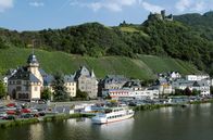Wunderschön! – Blick auf das Bernkastel-Kues an der Mosel.