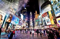 Der digitale Tsunami – Am Times Square in New York blüht der Kommerz: kaufen, konsumieren, informieren nonstop.