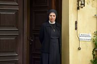Um Himmels Willen – Mutter Oberin (Nina Hoger) sind die Aktivitäten von Schwester Agnes und Stolpe ein Dorn im Auge.