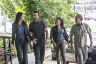 Navy CIS: New Orleans – Müssen den oder die Heckenschützen fassen, bevor er weiter auf Massenveranstaltungen morden kann: (v.l.n.r.) FBI Agent Gregorio (Vanessa Ferlito) und das NCIS New Orleans-Team LaSalle (Lucas Black), Percy (Shalita Grant) und Pride (Scott Bakula) ...