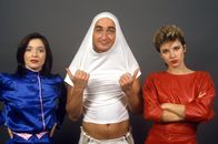 Mozart und Meisel – (v.li.) Beatrix Wipperich (Lucy), Andreas Vitasek (Axel Mozart), Julia Stemberger (Krista).
