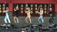 Dead or Alive – V.l.n.r.: Kasumi (Devon Aoki), Christie (Holly Valance), Helena (Sarah Carter), Tina (Jaime Pressly) und Ayane (Natassia Malthe) treten beim DOA-Turnier an.