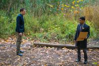 Elementary – Ein Fall ohne Beweismittel und mit Opfern, die nicht identifizierbar sind, verlangt Holmes (Jonny Lee Miller, l.) und Bell (Jon Michael Hill, r.) einiges ab ...