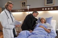 Sturm der Liebe – (v.l.n.r.) Michael (Erich Altenkopf); Julius (Michele Oliveri); Charlotte (Mona Seefried)