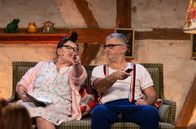 Comedy Scheune – v.l.n.r: Birgit Pfeiffer und Marcus Neuweiler (Die Gscheidles)