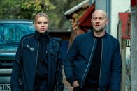 Jenseits der Spree – Tochter und Vater auf dem Weg zur Arbeit: Lea Zoë Voss als Charlotta Heffler, Jürgen Vogel als Robert Heffler