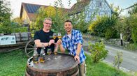 Expedition in die Heimat – Manfred Böhm und Ramon Babazadeh kosten Hohenloher Cider.