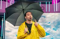 Babbel Net! – "Babbel Net!" - übers Wetter. Bei Bülents Comedy-Tutorial bleiben keine Fragen offen. Bülent Ceylan versucht in einer Kältekammer bei minus 110 Grad zu überleben und entert als Anneliese das ARD Morgenmagazin. Dort erklärt ihm Wetterspezialist Donald Bäcker die wichtigsten Kniffe der Meteorologen und Anneliese präsentiert als sexy Wetterfee den aktuellen Wetterbericht. Mitwirkende: Bülent Ceylan; Esra; Benedikt Hülsbusch; LauRAW