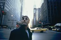 Léon - Der Profi – Abgeschottet von der Umwelt lebt der Profikiller Léon (Jean Reno) in New York.