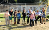 Modern Family – (v.li.): Manny (Rico Rodriguez), Claire (Julie Bowen), Alex (Ariel Winter), Luke (Nolan Gould), Haley (Sarah Hyland), Jay (Ed O'Neill), Cameron (Eric Stonestreet), Mitchell (Jesse Tyler Ferguson), Phil (Ty Burrell) und Gloria (Sofia Vergara)