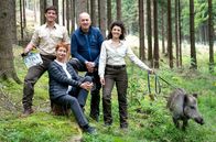 Der Ranger - Paradies Heimat – L-R: Jonas Waldek (Philipp Danne), Regisseur Thomas Jauch, Emilia Graf (Liza Tzschirner), Produzentin Gabriela Brenner.