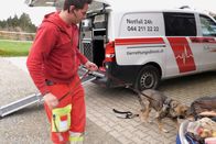 mitenand – mitenand Ein Rettungsdienst für Tiere Er ist zur Stelle, wenn Tiere in Not sind – der Tierrettungsdienst.