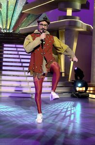 bullyparade – Rick Kavanian (M.) nimmt Robin Hood auf die Schippe.