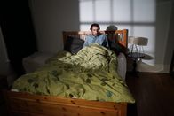Paranormal Investigation - Geistern auf der Spur – Scared man in bed.