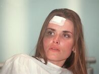 In aller Freundschaft – Sandra Esser (Andrea Luedke) im Krankenhaus.
