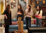 Man with a Plan – (v.l.n.r.) Andi Burns (Liza Snyder); Kate Burns (Grace Kaufman); Lola (Eden Rose Ginsberg); Sabrina (Lisa Yamada)