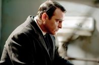 The Immigrant – Der Zuhälter Bruno Weiss (Joaquin Phoenix) pflegt gute Beziehungen zu den Zollbeamten auf Ellis Island. So verhilft er verzweifelten Immigrantinnen zu einer illegalen Einreise – doch die Hilfe hat einen hohen Preis …