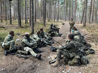 Servus Reportage – Die Rangeranwärter bei Übungen im Wald während "US-Army Ranger in Österreich - Die härteste Ausbildung der Welt" am 09. März 2023, Österreich.