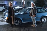 Hacks – Deborah (Jean Smart) kämpft mit der Enttäuschung darüber, dass ihr neues Material beim Publikum nicht zündet. Sogar ihr bisheriger Stalker Axel (Kyle Gass) geht ihr aus dem Weg, um ihr nicht die Wahrheit zu ihrem Auftritt sagen zu müssen.
