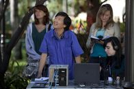 Community – Beobachtet Abed bei seiner Arbeit: Senor Chang (Ken Jeong) ...