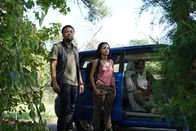 MacGyver – Wilt Bozer (Justin Hires, l.); Riley Davis (Tristin Mays, r.)