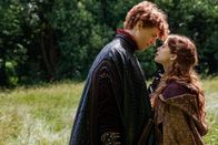 The Spanish Princess – Prinz Harry Tudor (Ruairi O'Connor, l.); Katharina von Aragon (Charlotte Hope, r.)