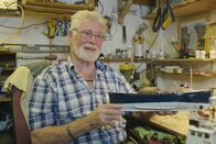 Die Inseln der Queen – Der Leuchtturmwärter David Turner arbeitet bis zu fünf Jahre an einem Modellboot.