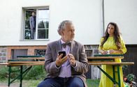 In aller Freundschaft – Doch es stellt sich heraus, dass es doch nicht ganz so einfach ist, mal eben eine Party zu organisieren.