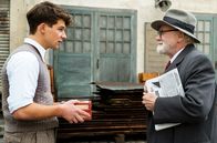 Der Trafikant – Zigarren für Siegmund Freud (Bruno Ganz): Franz Huchel (Simon Morzé) beliefert den berühmten Psychologen.