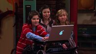 iCarly – L-r: Freddie Benson (Nathan Kress), Carly Shay (Miranda Cosgrove), Sam Puckett (Jennette McCurdy)