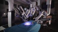 Marvellous Machines – Der Chirurgie-Roboter Da Vinci verfügt über vier Arme, welche vollständig von seinem menschlichen Bediener gesteuert werden.
