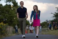 You & Me – Ben (Harry Lawtey) und Emma (Jessica Barden) verabreden sich erneut und kommen sich dabei immer näher.