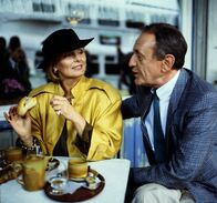 Das Erbe der Guldenburgs – Margot Balbeck (Ruth Maria Kubitschek), die den Verleger Deichmann (Alexander Kerst) schon seit vielen Jahren zu ihrem Freundeskreis zählt, hat am Hamburger Hafen ein Treffen arrangiert, um für sie wichtige Informationen in Erfahrung zu bringen.