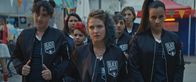 Derby Girl – Die Anführerinnen Hilda von Smasher (Louise Massin, l.), Barby Misery (Sophie de Fürst, M.) und Allistérique (Myra Bitout, r.) der Mannschaft "Black Weirdos" treffen beim "Moon-Derby-Cup" auf ihre Erzfeinde: die Mannschaft der "Cannibal Licornes".