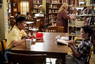 Young Sheldon – Tam (Ryan Phuong, l.); Sheldon (Iain Armitage, r.)