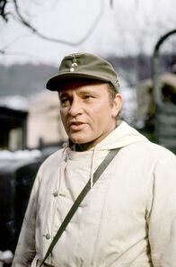 Agenten sterben einsam – Tatsächlich jedoch ist Major Smith (Richard Burton) als Einziger eingeweiht, was wirklich hinter der Geheimmission steckt
