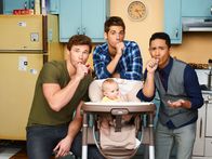 Baby Daddy – Derek Theler als Danny, Jean-Luc Bilodeau als Ben, twins Ali und Susanne Hartman als Emma und Tahj Mowry als Tucker.