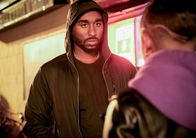 All American – Demetrius Shipp Jr. (Tyrone Morris). Foto: ORF/PRO7/Warner/The CW/Eddy Chen. Veröffentlichung honorarfrei nur für redaktionelle Berichterstattung in Sendungszusammenhang und mit Copyrightangabe. Kontakt: foto@orf.at