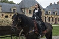 Versailles – Louis XIV (George Blagden)