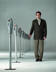 Monk – (2. Staffel) - Monk (Tony Shalhoub) arbeitet als Privatdetektiv und in schwierigen Fällen als freier Berater für die Polizei. Dabei hat er trotz oder gerade durch seine Phobien einen guten Spürsinn für Dinge, die nicht in Ordnung sind.