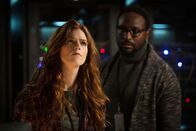 Das Morgan Projekt – Dr. Amy Menser (Rose Leslie, l.); Ted Brenner (Michael Yare, r.)
