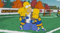 Die Simpsons – Seinen Kindern Bart (r.) und Lisa (l.) zur Liebe tut Homer fast alles (M.), doch als er mit Milhouses Vater Kirk ihr Lacrosseteam trainieren soll, gerät seine Vaterliebe an die Grenzen ...