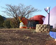 UFO-Jäger – HWY 179 Sedona, AZ: Das "Xanadu von Sedona", ein monolithisches Kuppelhaus aus Beton. (Bildnachweis: National Geographic Channels/ Snake Oil Productions)
