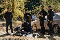 Navy CIS – (v.l.n.r.) Alden Parker (Gary Cole); Jimmy Palmer (Brian Dietzen); Jessica Knight (Katrina Law); Timothy McGee (Sean Murray); Nick Torres (Wilmer Valderrama)