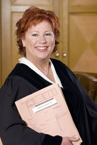 Richterin Barbara Salesch – Richterin Barbara Salesch muss sich heute mit der Ehekrise im Hause Berghof herumschlagen ...
