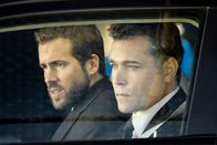 Smokin' Aces – Ray Liotta (r), Ryan Reynolds (l).