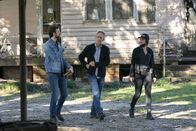 Navy CIS: New Orleans – (v.l.n.r.) Sebastian Lund (Rob Kerkovich); Dwayne Pride (Scott Bakula); Tammy Gregorio (Vanessa Ferlito)