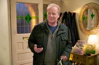Mum – Michael (Peter Mullan) hat sich ein Haus in Spanien gekauft, um bei seinen Töchtern zu sein.