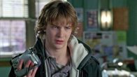 Law & Order: Special Victims Unit – Scott Heston (Michael Welch), ein Freund des Opfers, taucht bei der SVU auf und gibt an dessen Tod gefilmt zu haben.