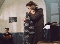 Die Kinder des Monsieur Mathieu – Der junge Pierre Morhange (Jean-Baptiste Maunier) erhält endlich Besuch von seiner Mutter Violette (Marie Bunel).